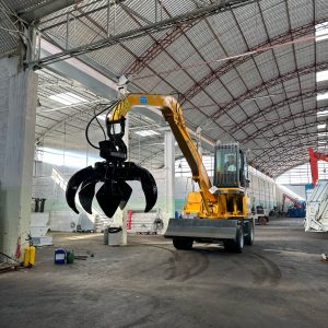 Cesoia idraulica per rottami ferrosi e pacchi auto – Modello CF4